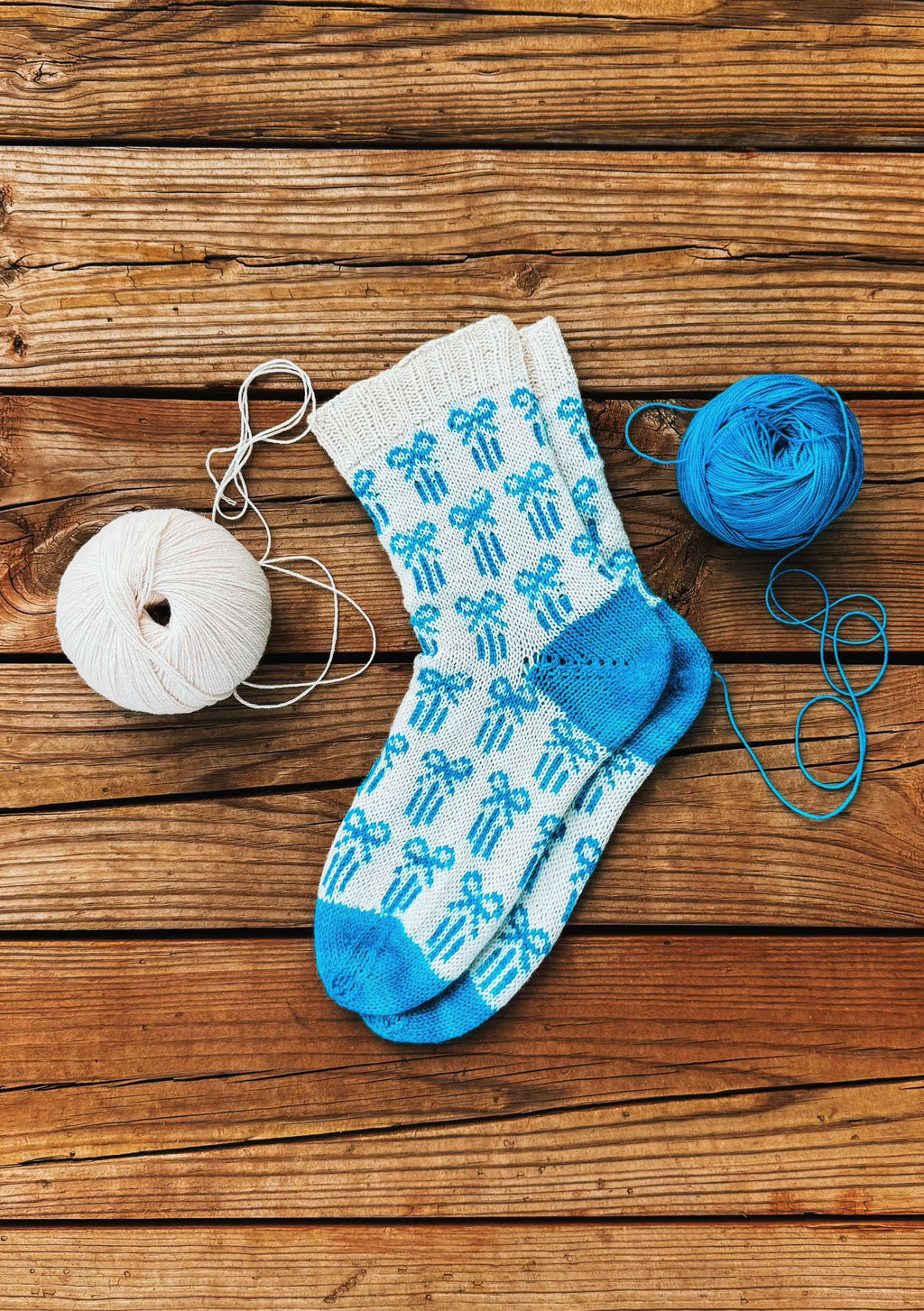 Sweet Bow Socks Knitting Pattern Two Color colorwork (Digital Download)